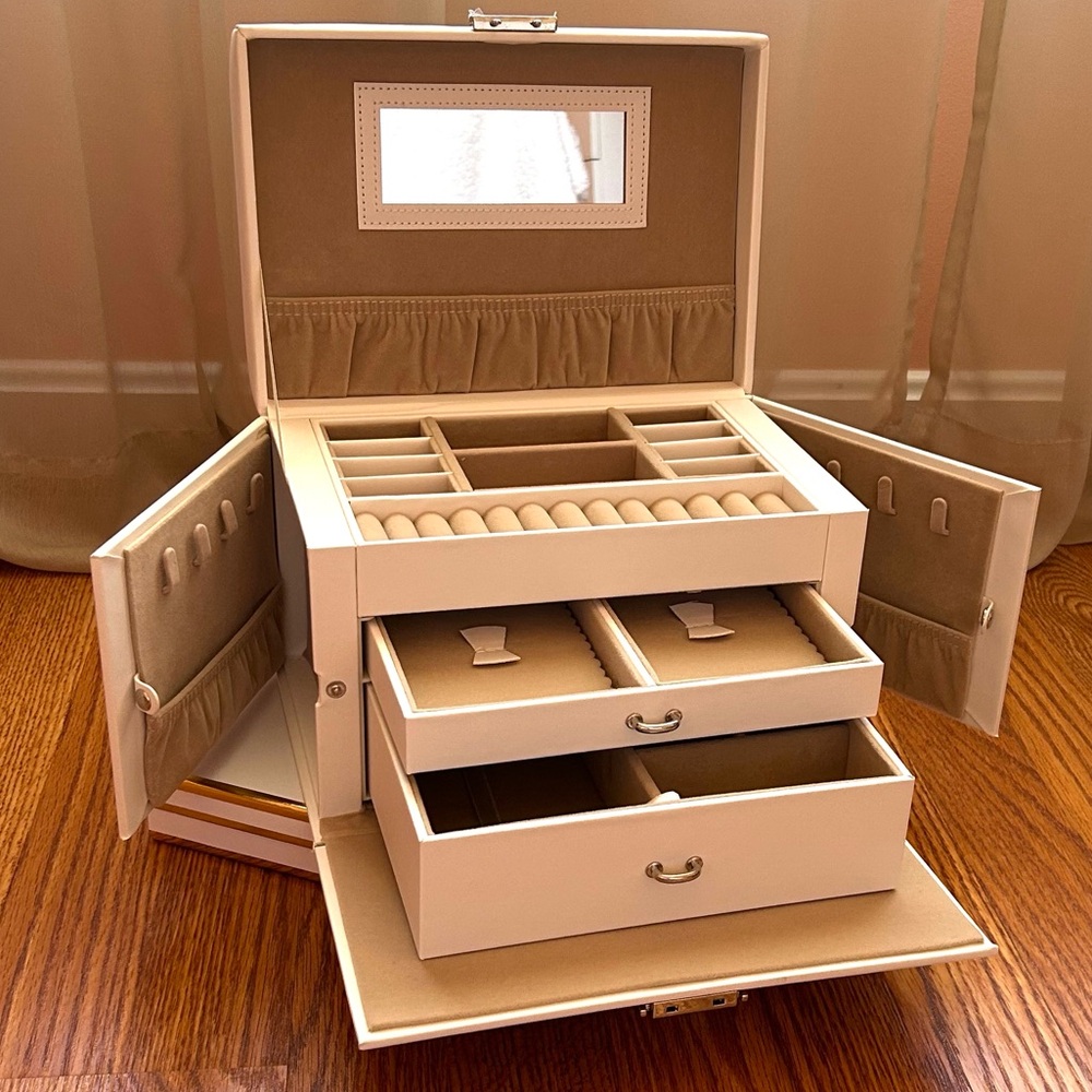 Songmics Jewelry Box Organizer with key lock